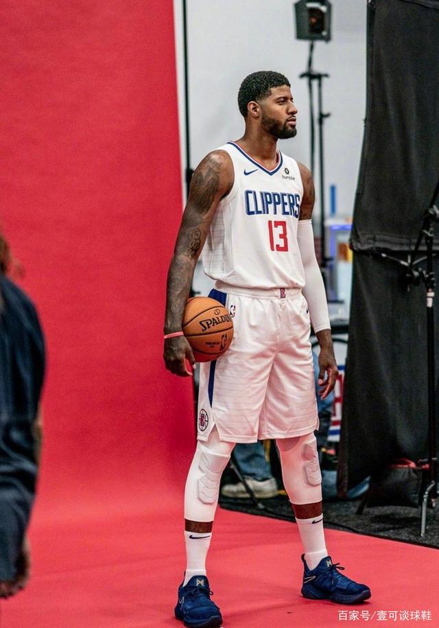 足球国足队内对抗赛出现精彩世界波（国足队内对抗赛上演精彩世界波）