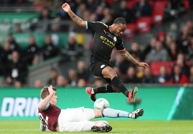 孙颖莎战胜米特兰姆，王楚钦不敌弗朗西斯卡，被对方反手限制（孙颖莎力克米特兰姆，王楚钦负于弗朗西斯卡遭其反手压制）