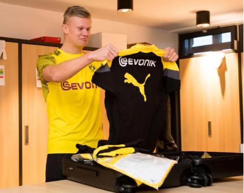 记者：尤文、国米等意甲俱乐部考察热那亚中场马利诺夫斯基（记者称尤文、国米等多支意甲球队正在考察热那亚中场马利诺夫斯基）