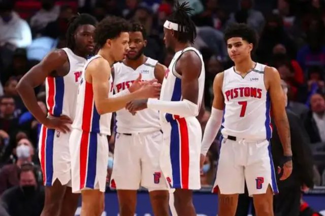 可圈可点！乔治三分7中4贡献赛季新高23分（表现抢眼！乔治三分7投4中斩获赛季新高23分）