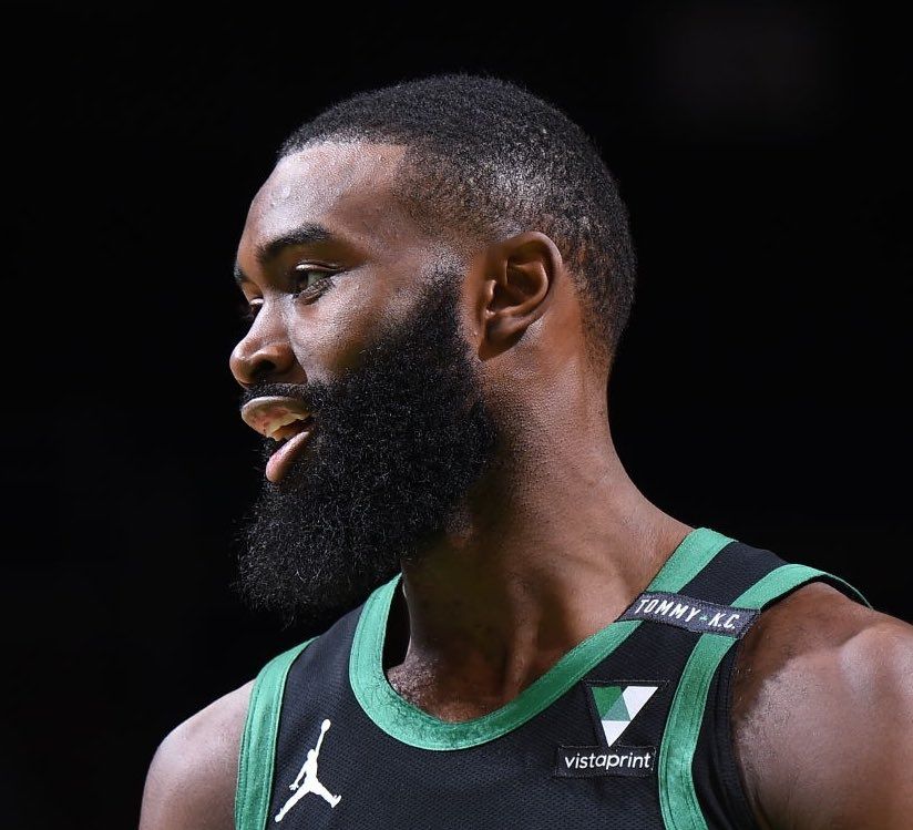 波兰11月世预赛大名单：莱万领衔，泽林斯基、皮扬特克在列（波兰公布11月世预赛名单：莱万领衔，泽林斯基、皮扬特克入选）