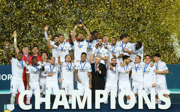 有惊无险，小麦和孔蒂所乘飞机警告灯误报导致飞机迫降（虚惊一场，小麦与孔蒂所乘航班因警报灯误报紧急降落）