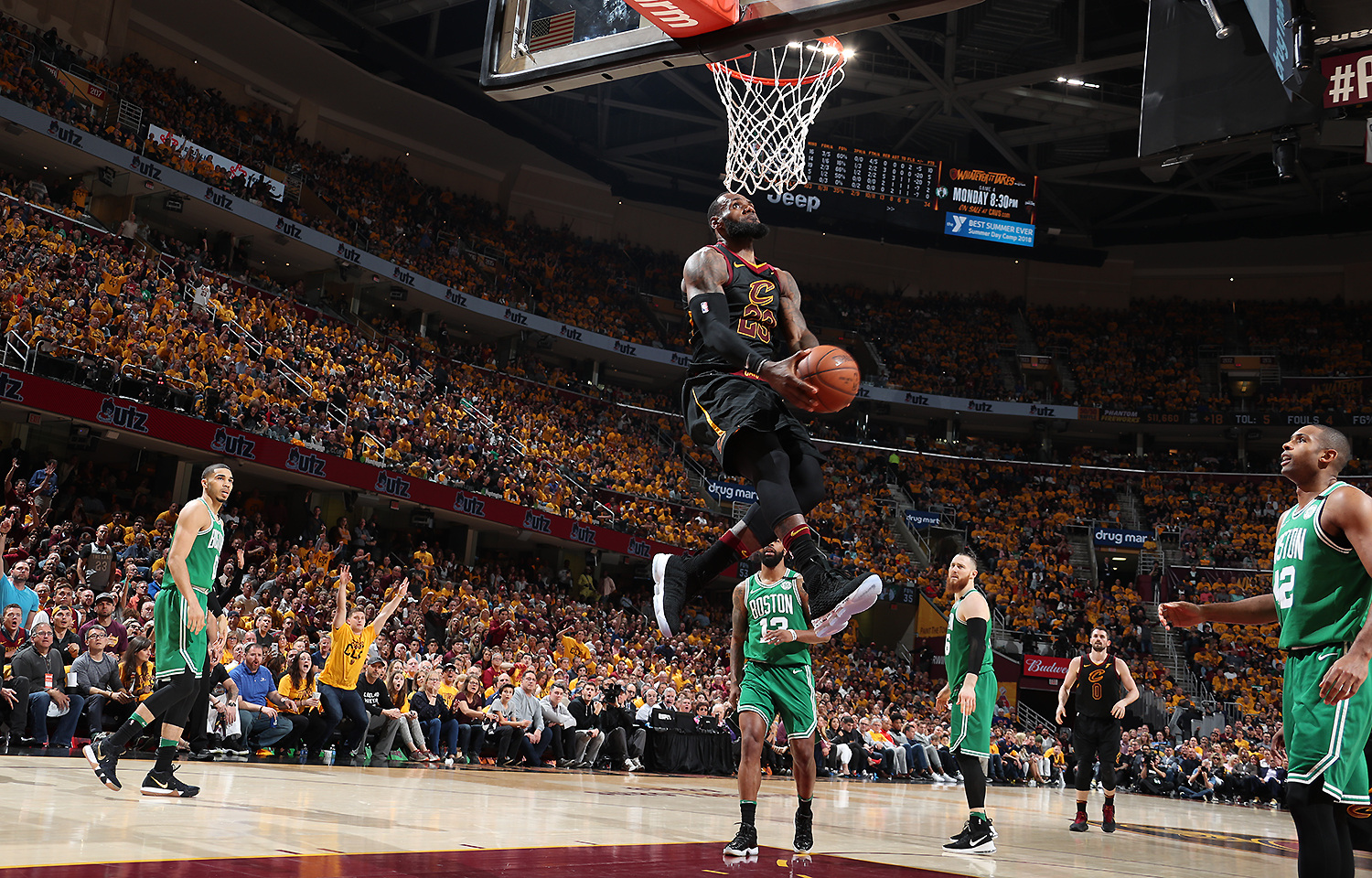 女子篮球联盟赛季焦点球员表现（女篮联赛本季明星球员表现盘点）