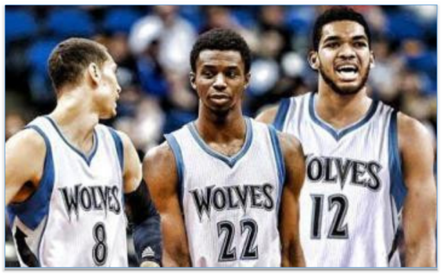 琼斯：奎因能看到很多中锋看不到的机会，让所有人参与进攻（琼斯：奎因能捕捉多数中锋难见的机会，激活全员进攻）