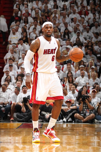 前锋必练的五大禁区技巧（前锋必学的禁区五大技巧）