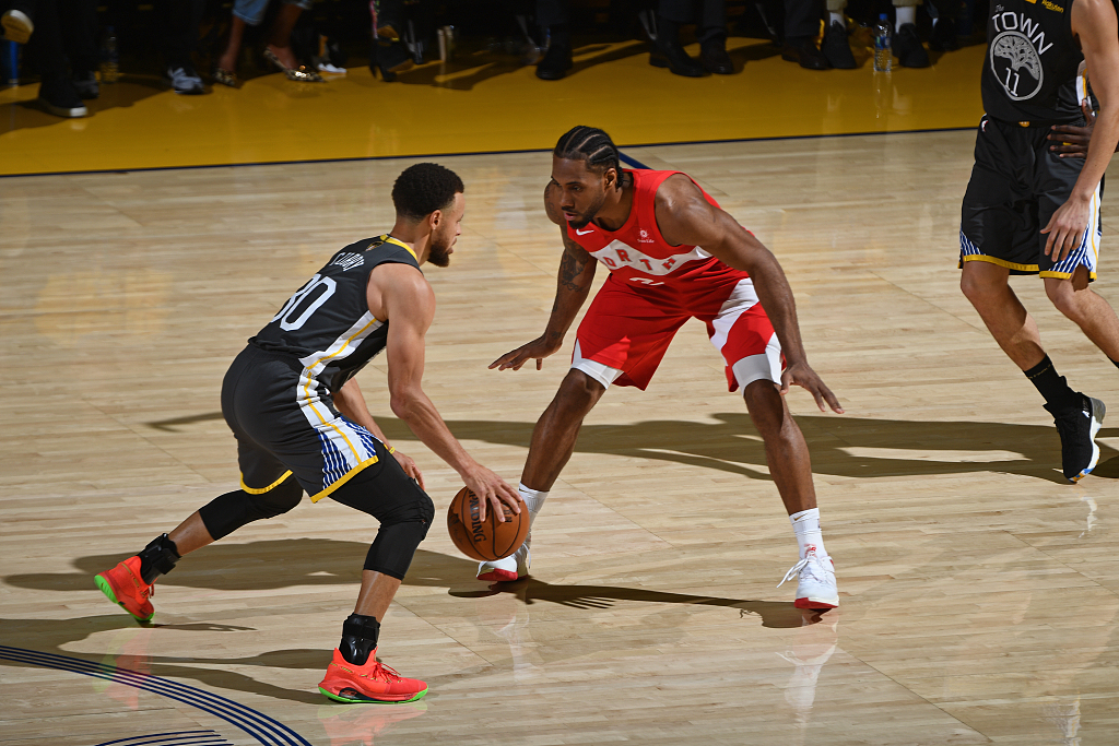 鲁尼：库库雷利亚给大家上了节对付亚马尔的最佳示范课（鲁尼：如何限制亚马尔？库库雷利亚做出最佳示范）