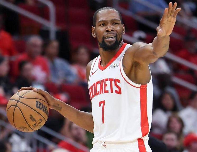 于根伟：今年我们外援的整体表现，我觉得应该能打到70分以上（于根伟：本季外援整体表现不低于70分）