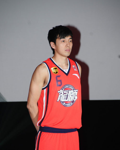 那不勒斯官方：吉尔摩周一将接受手术；据悉将缺阵至明年一月（那不勒斯官宣：吉尔摩将于周一接受手术，预计缺阵至明年一月）