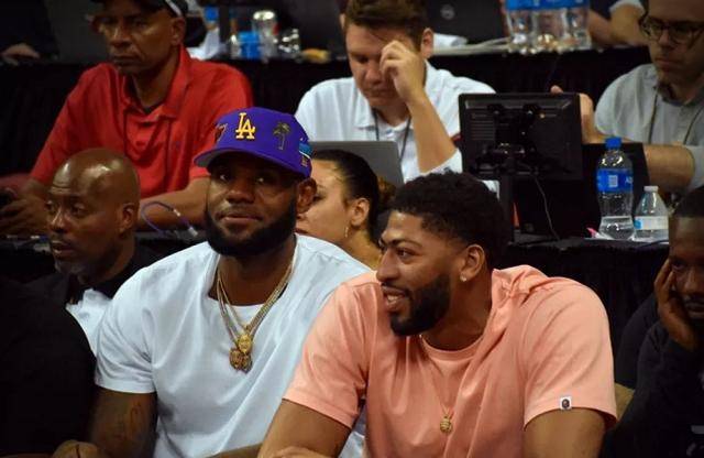 范加尔：如果阿贾克斯听我的，他们将在两三年内恢复正常（范加尔：若阿贾克斯采纳我的建议，两三年内就能重回正轨）