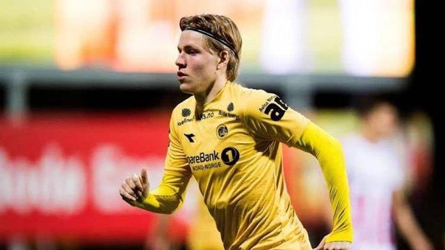 哈登在比赛中超越安东尼，进入NBA历史得分榜前十，成为首位2009届进入前十的球员，距30000分仍需1710分。（哈登超越安东尼跻身NBA历史得分前十，成2009届首人，距3万分还差1710分）