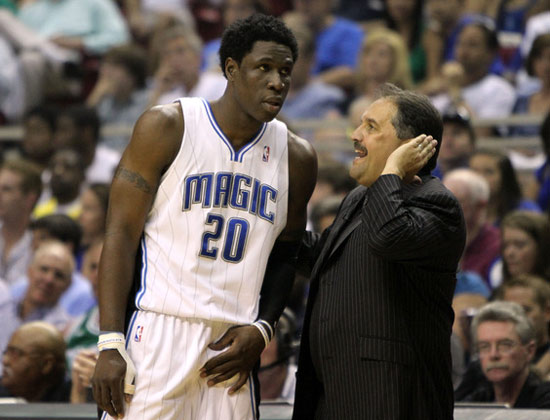 罗马诺：切尔西愿支付埃斯特旺的浮动条款，总价可超6500万欧（罗马诺：切尔西愿触发埃斯特旺附加条款，整体费用或将突破6500万欧）