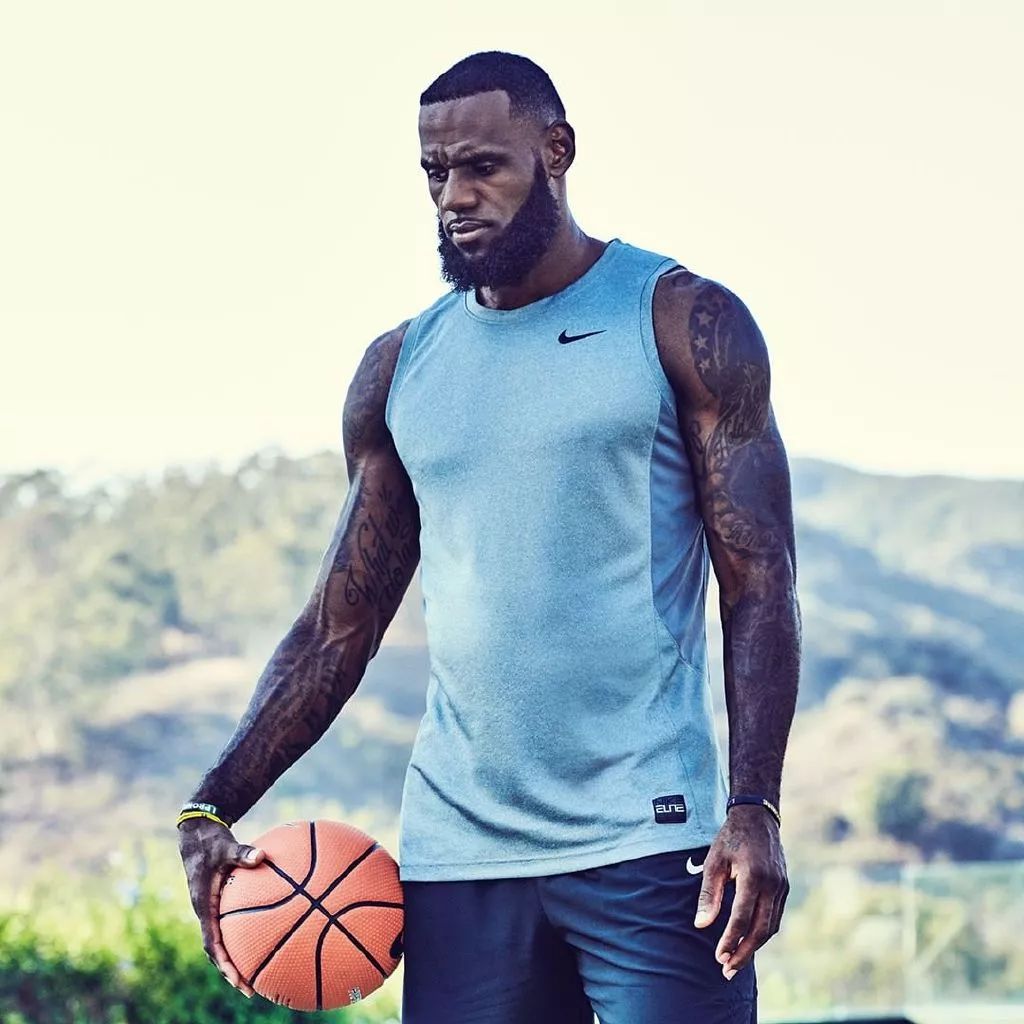 奥特加：梅西比以往时候更出色，他会确保明年世界杯时的状态（奥特加：梅西如今比过去更强，他会确保以最佳状态出战明年世界杯）