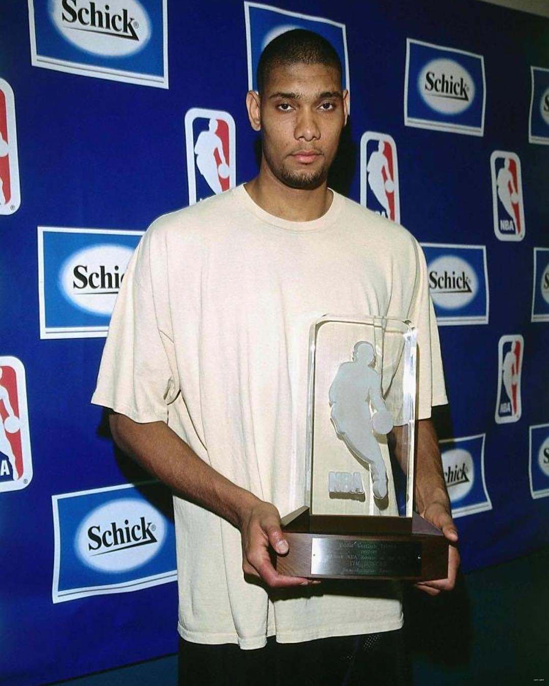 奥斯卡庆祝海港夺冠：我们是冠军！祝贺我的队友、朋友和球迷（奥斯卡庆贺海港问鼎：我们是冠军！致敬我的队友、朋友和球迷）