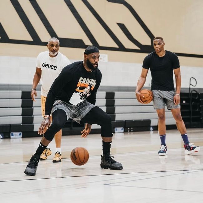 萨拉赫不满上场时间但无意冬窗离队，埃及足协称其仍将创造历史（萨拉赫不满出场时间但无冬窗离队意向，埃及足协：他仍将续写历史）