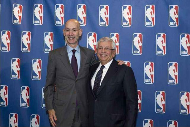 首圈，维斯塔潘起步良好抢到首位，皮亚斯特里挤进内线并过掉诺里斯上至第2，诺里斯第3。（首圈：维斯塔潘强势领跑，皮亚斯特里内线超车升至第二，诺里斯第三）