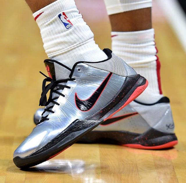 英超战报：巴恩斯双响，迪亚斯破门难救主，纽卡2-1曼城（英超快讯：巴恩斯梅开二度，迪亚斯建功难改败局，纽卡2-1力克曼城）