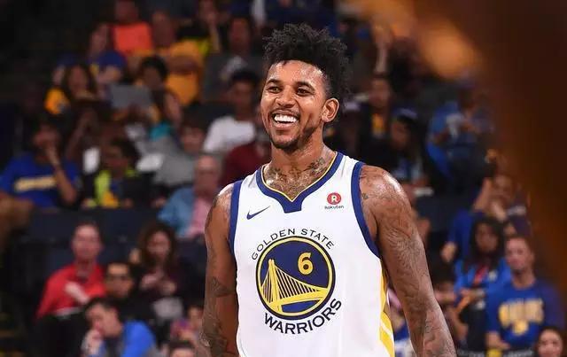 欧文突破防守助攻制胜（欧文突破撕裂防线妙传助队取胜）