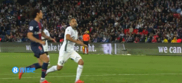 奇闻揭秘：巴西球星自掏腰包加盟中超，为追逐梦想付出数十万代价（秘闻曝光：巴西球星为逐梦自费加盟中超，砸下数十万）