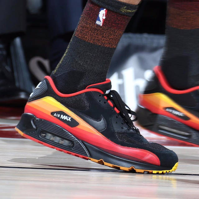 B席达成欧冠百场里程碑，成葡萄牙球员第四人（B席欧冠出场破百，葡萄牙球员第4人达此里程碑）