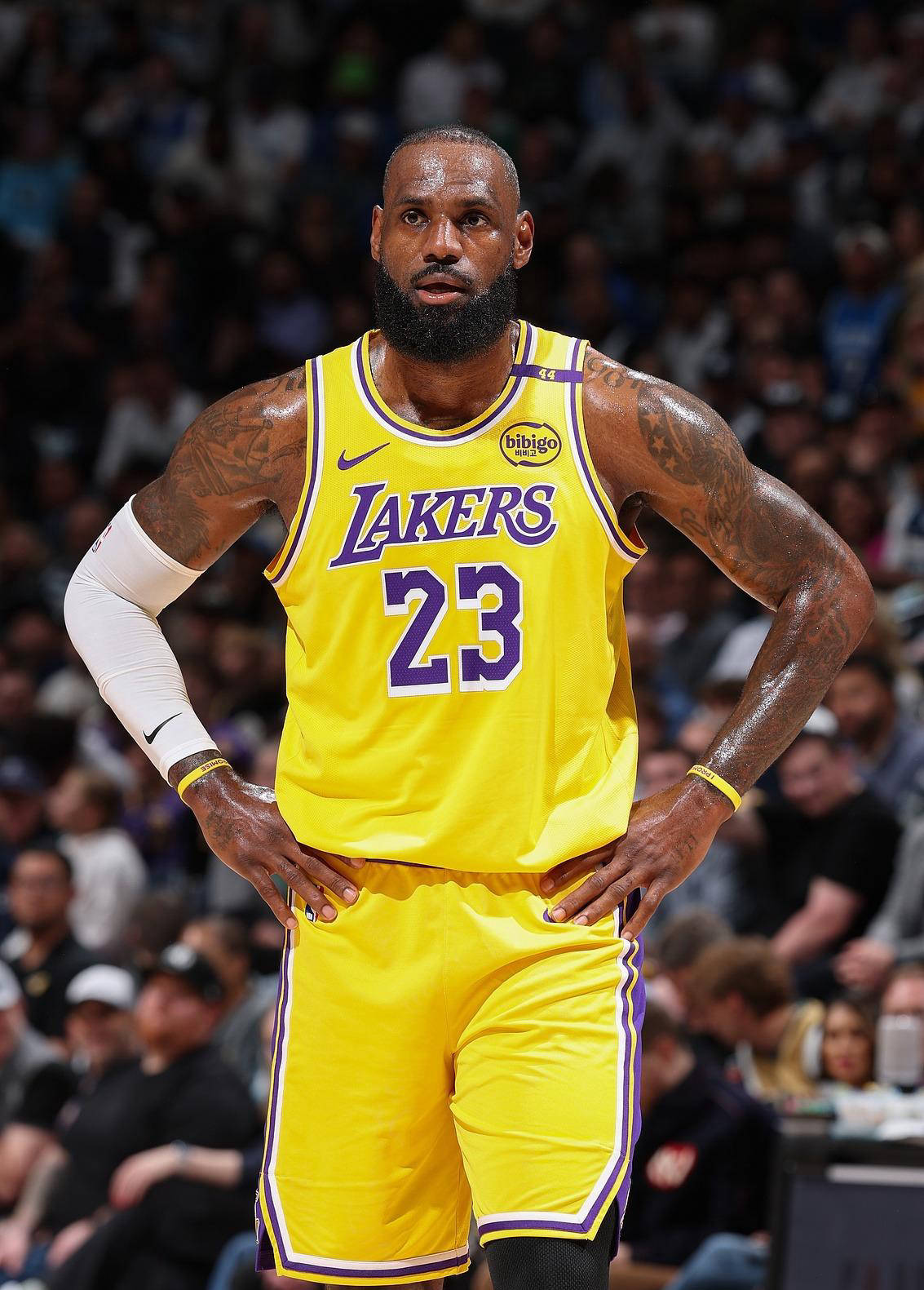 NBA快艇与独行侠鏖战两加时，哈登36岁砍下41分（NBA快艇与独行侠双加时激战，36岁哈登轰下41分）
