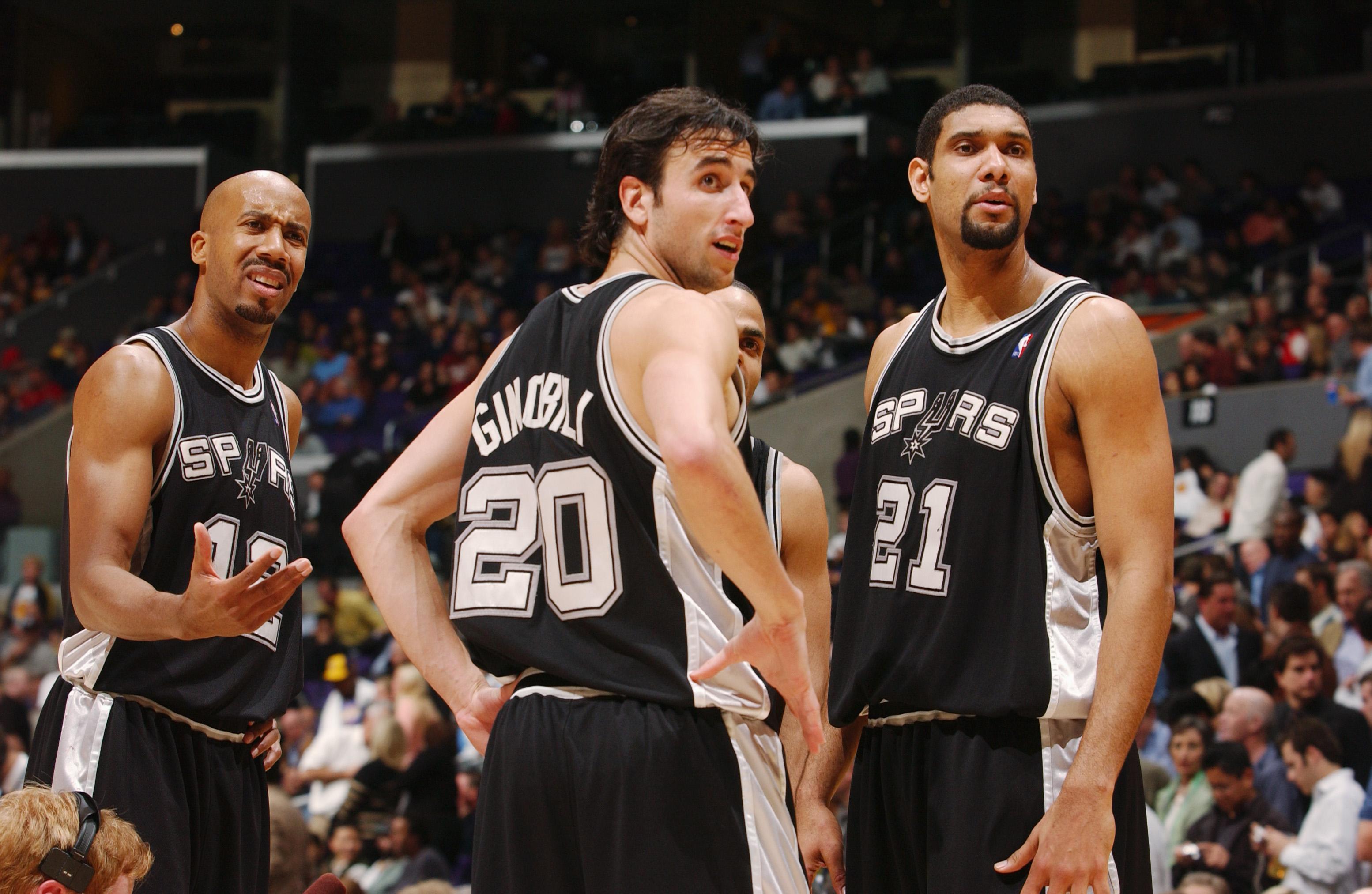 马卡：皇马2025年以零冠黯然收官，是一个充满动荡的体育赛季（马卡：动荡赛季，皇马2025年无冠收场）