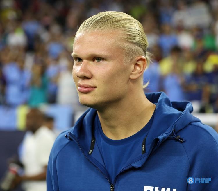 约基奇本赛季表现惊艳，篮板助攻领跑全联盟（约基奇本季大放异彩，篮板助攻双项联盟第一）